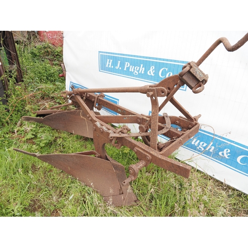 79 - Ransomes TS645 2 furrow plough