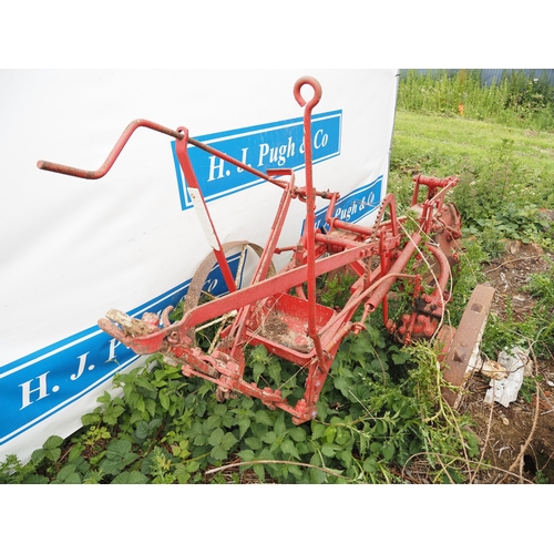 Lot 74        