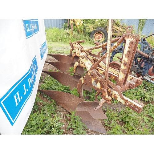 82 - Bamfords MD622 4 furrow plough