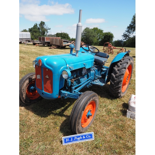Fordson Dexta Live drive tractor. Diesel. Runs and drives. Restored. Good front tyres. Reg. 362 UYX. V5 and key in office