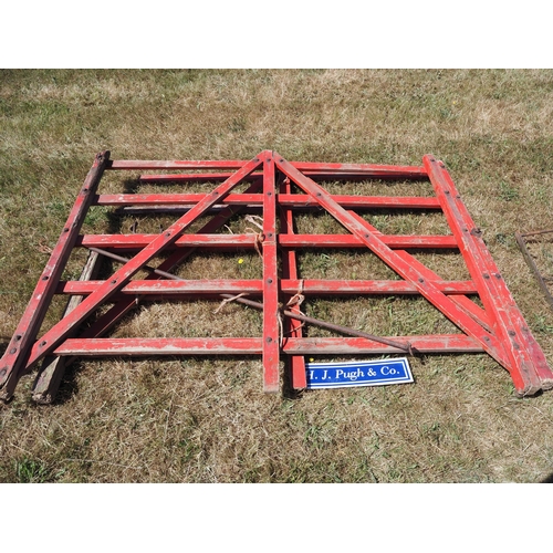 28 - Wooden trailer thripples 6ft - 2
