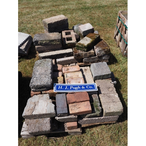 20 - Mixed concrete blocks