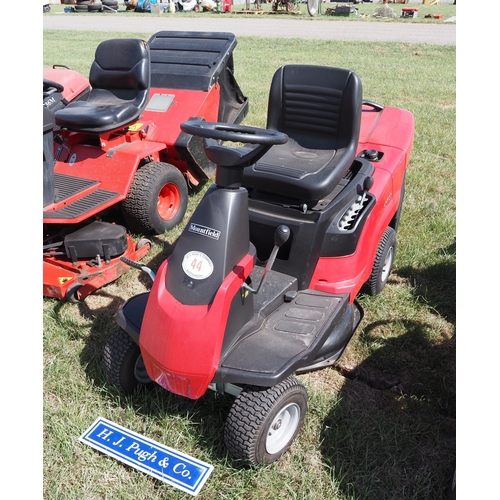 44 - Mountfield 827H ride on mower. Runs and drives. Key in office