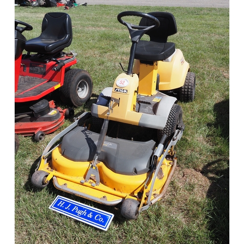 52 - Stiga Park Compact 4WD ride on mower. Key in office