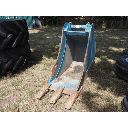 2051 - Large excavator bucket