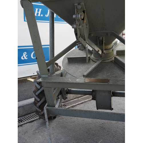 1724A - Ferguson trailed fertiliser spinner. Type RDE-20. S/n 30090. Badged