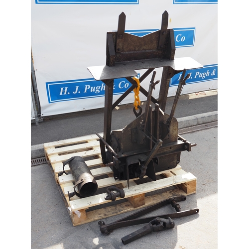 1709 - Ferguson winch. Type VU-E-20. S/n 1265. Badged