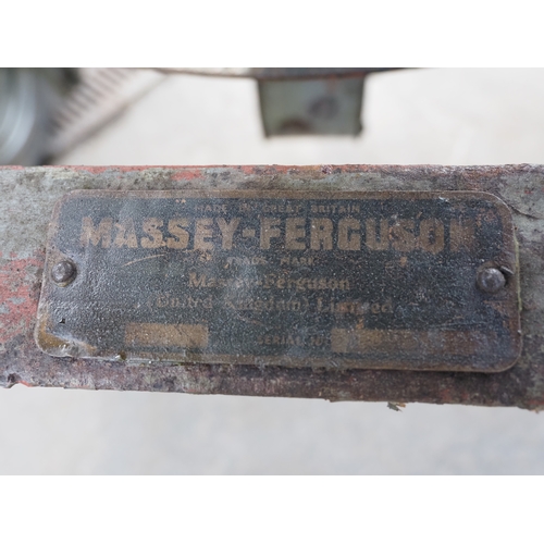 1718 - Massey Ferguson trailed fertiliser spinner.
