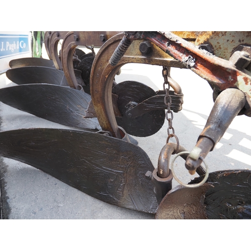 1722 - Massey Ferguson 4 furrow conventional plough with discs and skimmers. Type 795. Badged