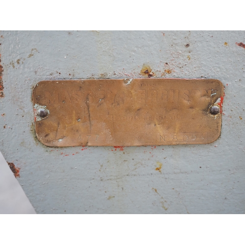 1724 - Massey Ferguson fertiliser spreader. Type 477. S/n B8054. C/w PTO shaft