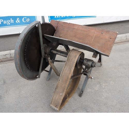 1729 - Ferguson sawbench. Type ALE-A20. S/n 9185. C/w flatbelt. Badged