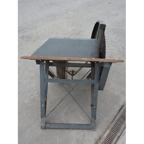 1729 - Ferguson sawbench. Type ALE-A20. S/n 9185. C/w flatbelt. Badged