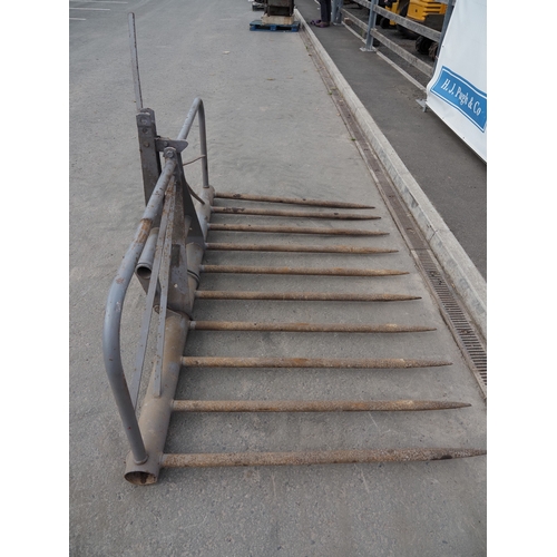 1712 - Massey Ferguson 10 tine buckrake. Type 718. Serial no. P763. Badged
