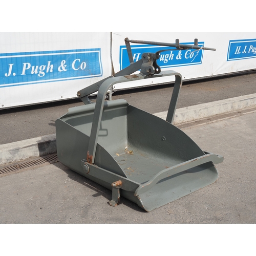 1706 - Ferguson earth scoop. Type B-JEA-20. S/n 7120. Badged
