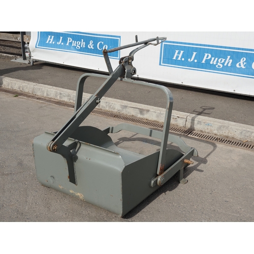 1706 - Ferguson earth scoop. Type B-JEA-20. S/n 7120. Badged
