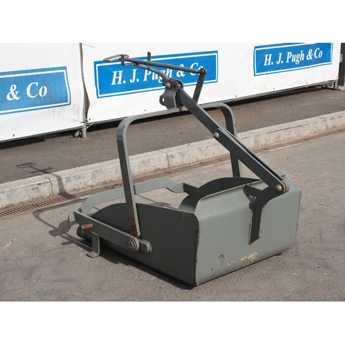 1706 - Ferguson earth scoop. Type B-JEA-20. S/n 7120. Badged