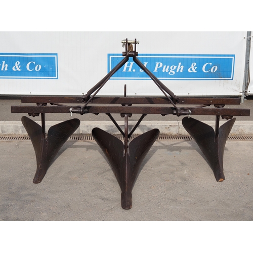 1736 - Ferguson potato bouter. Type RDO-20. S/n 4724. Badged