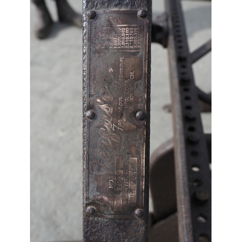 1736 - Ferguson potato bouter. Type RDO-20. S/n 4724. Badged