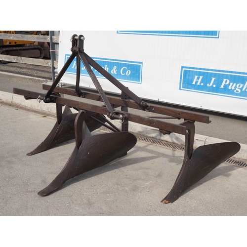 1736 - Ferguson potato bouter. Type RDO-20. S/n 4724. Badged