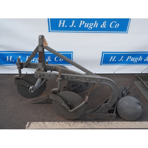1740 - Ferguson 2 furrow plough with discs, skimmers and rear wheel furrow crackers. Type A210 HAE. S/n 041... 
