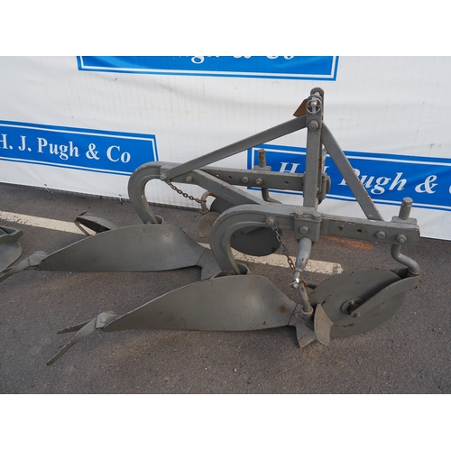 1740 - Ferguson 2 furrow plough with discs, skimmers and rear wheel furrow crackers. Type A210 HAE. S/n 041... 
