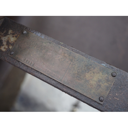 1747 - Ferguson earth scoop. Type B-JE-A20. S/n 24860