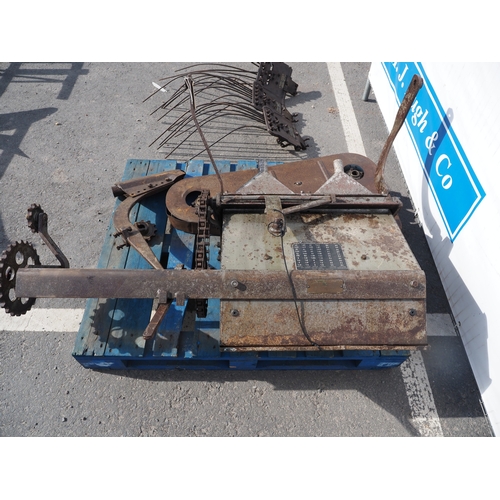1753 - Massey Ferguson fertiliser attachment. Model 726. S/n T3974
