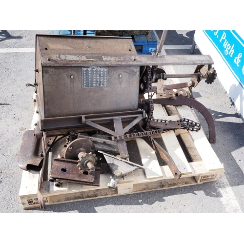 1754 - Massey Ferguson fertilise attachment. Model 726. S/n P2495