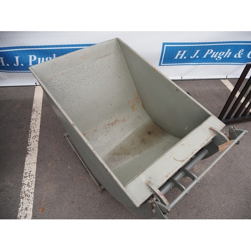 1711 - Massey Harris Ferguson tip skip. Type RJE20. S/n 298