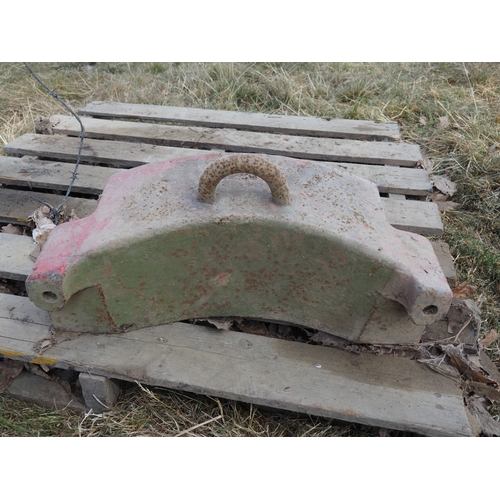 125 - Nuffield front tractor weight