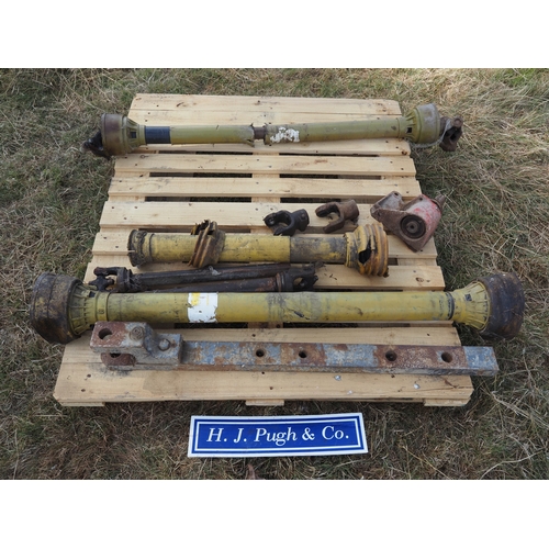 127 - PTO shafts and tractor drawbar
