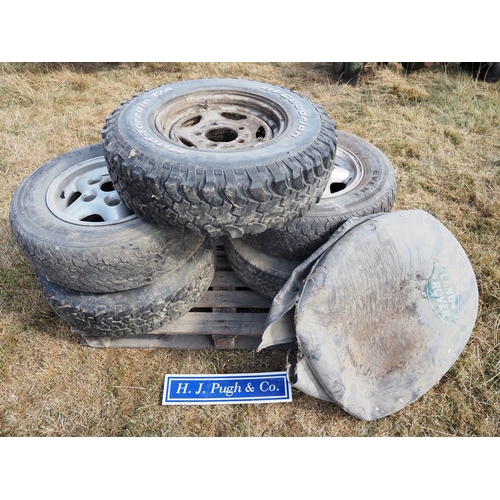137 - Land Rover wheels and tyres 16