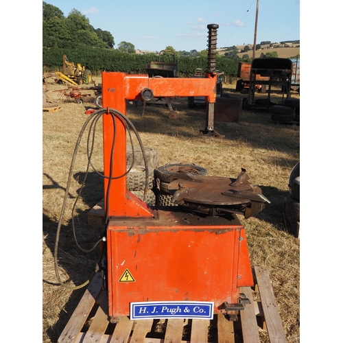81 - Sicam BL502 tyre changer. 240v