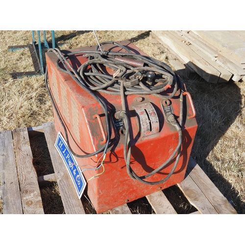 83 - Triangle oil cooled welder