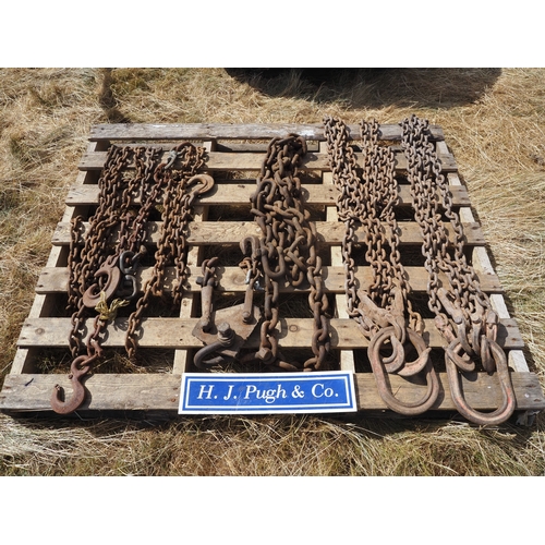 104 - Pallet of lifting chains