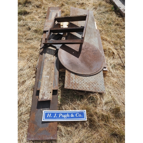 110 - Pallet of mixed steel plate