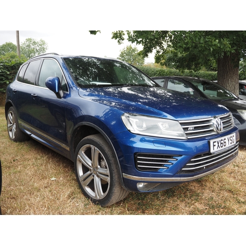 3035 - Volkswagen Touareg 3.0 TDi V6 Bluemotion Tech R Line. MOT until 27.09.26. Showing 185,000 miles. Reg... 