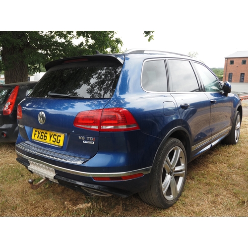 3035 - Volkswagen Touareg 3.0 TDi V6 Bluemotion Tech R Line. MOT until 27.09.26. Showing 185,000 miles. Reg... 