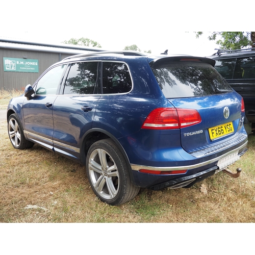 3035 - Volkswagen Touareg 3.0 TDi V6 Bluemotion Tech R Line. MOT until 27.09.26. Showing 185,000 miles. Reg... 