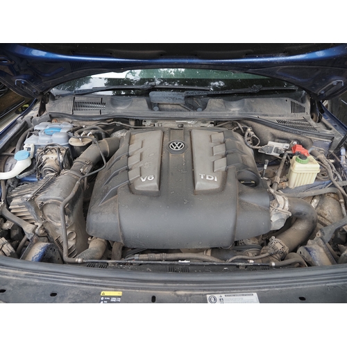 3035 - Volkswagen Touareg 3.0 TDi V6 Bluemotion Tech R Line. MOT until 27.09.26. Showing 185,000 miles. Reg... 