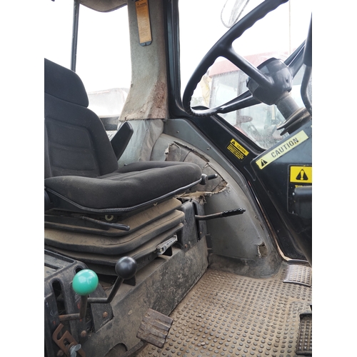 2062 - Case International 895 4wd tractor. C/w Quicke 4300 loader. Driven to sale site. New clutch, brake s... 