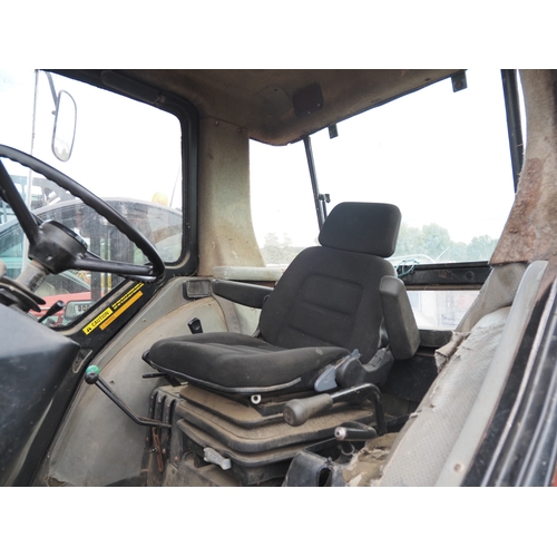 2062 - Case International 895 4wd tractor. C/w Quicke 4300 loader. Driven to sale site. New clutch, brake s... 