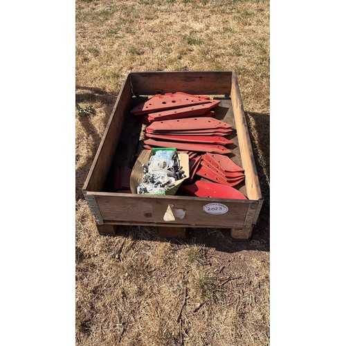 Lot 2023      