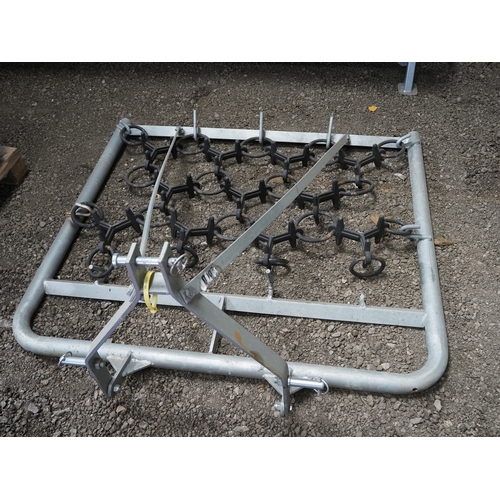 32 - Compact chain harrows