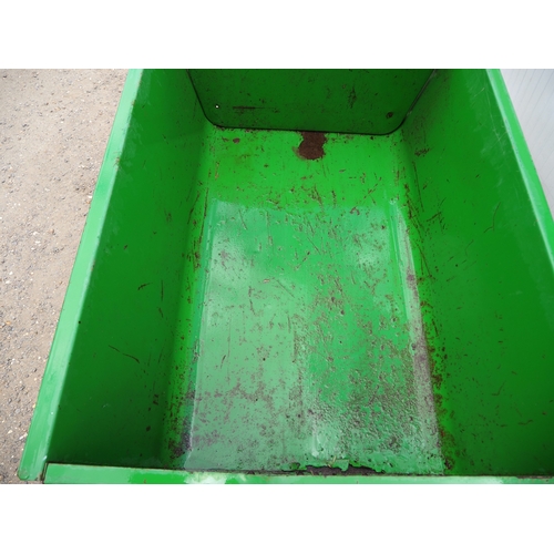 36 - John Deere compact trailer 18