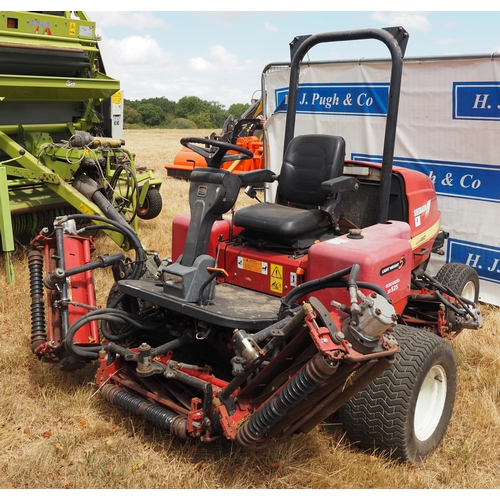 37 - Shibaura auto 4wd SR525 gang mower, roll bar, showing 1066 hours. Key in office