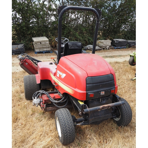37 - Shibaura auto 4wd SR525 gang mower, roll bar, showing 1066 hours. Key in office