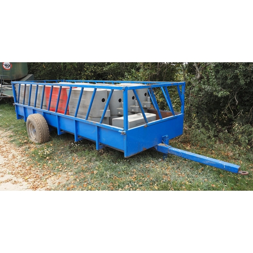 55 - Towable stock feeder trailer 20ft