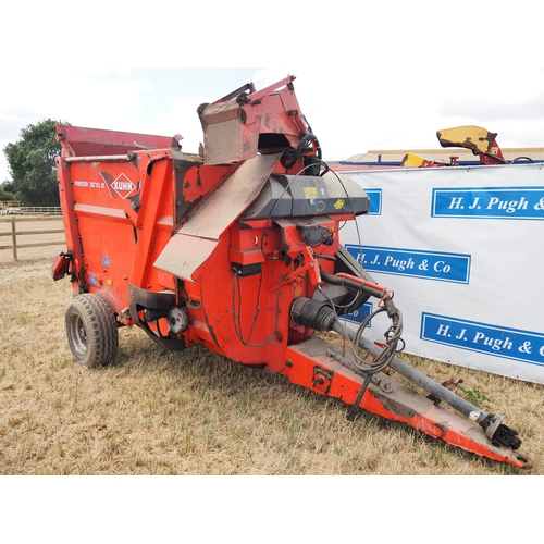 62 - Kuhn Primor 3570M straw chopper, electric control