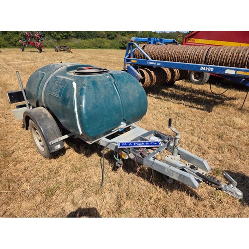 53 - Bowser on galvanised chassis and drinking bowls.